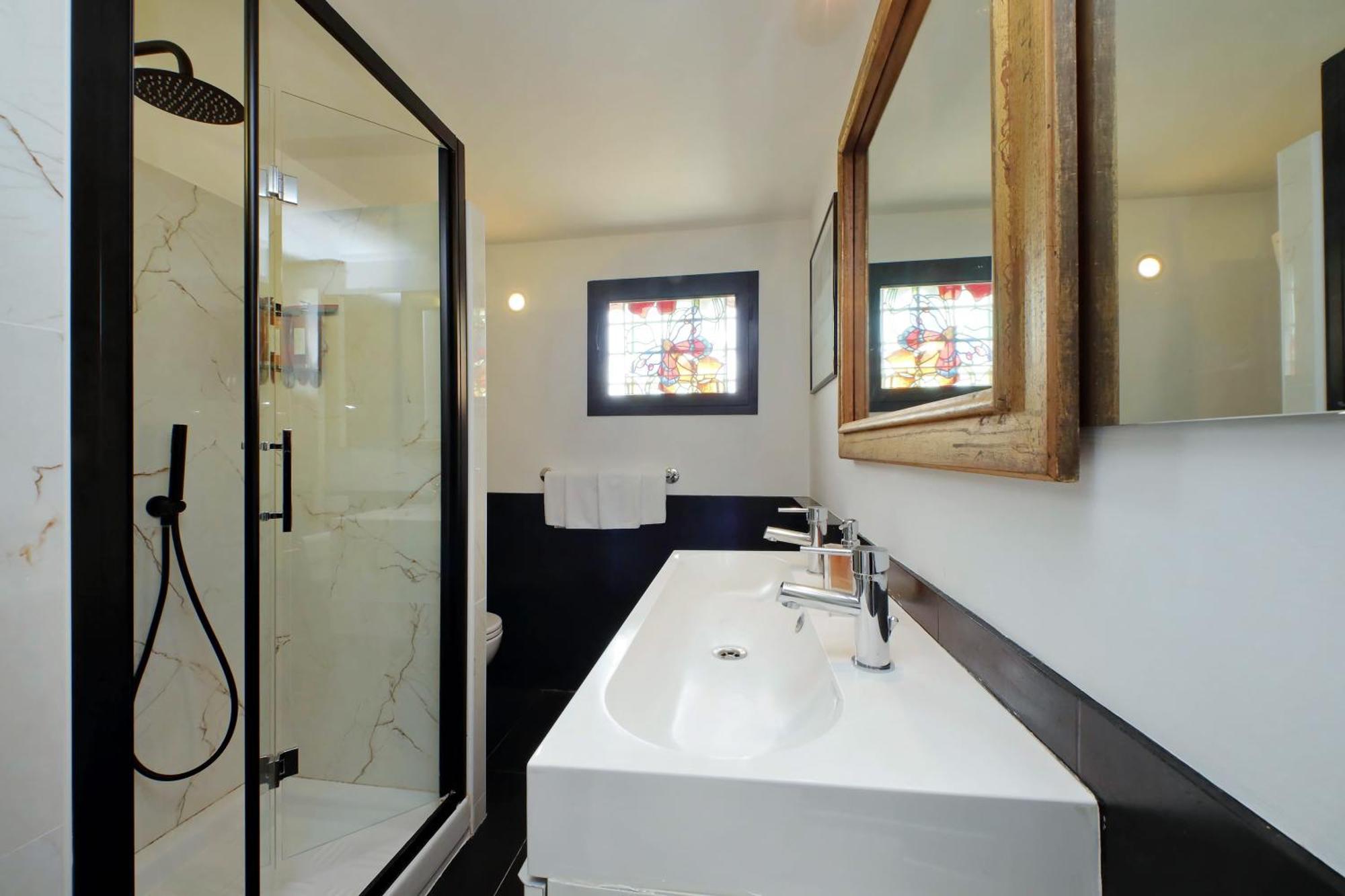 Charmsuite Michelangelo Apartment