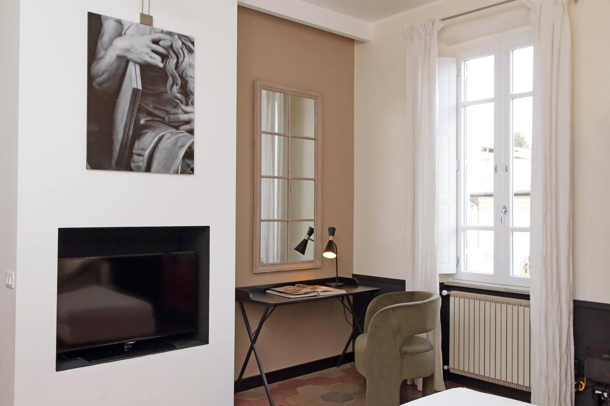 Charmsuite Michelangelo Apartment *